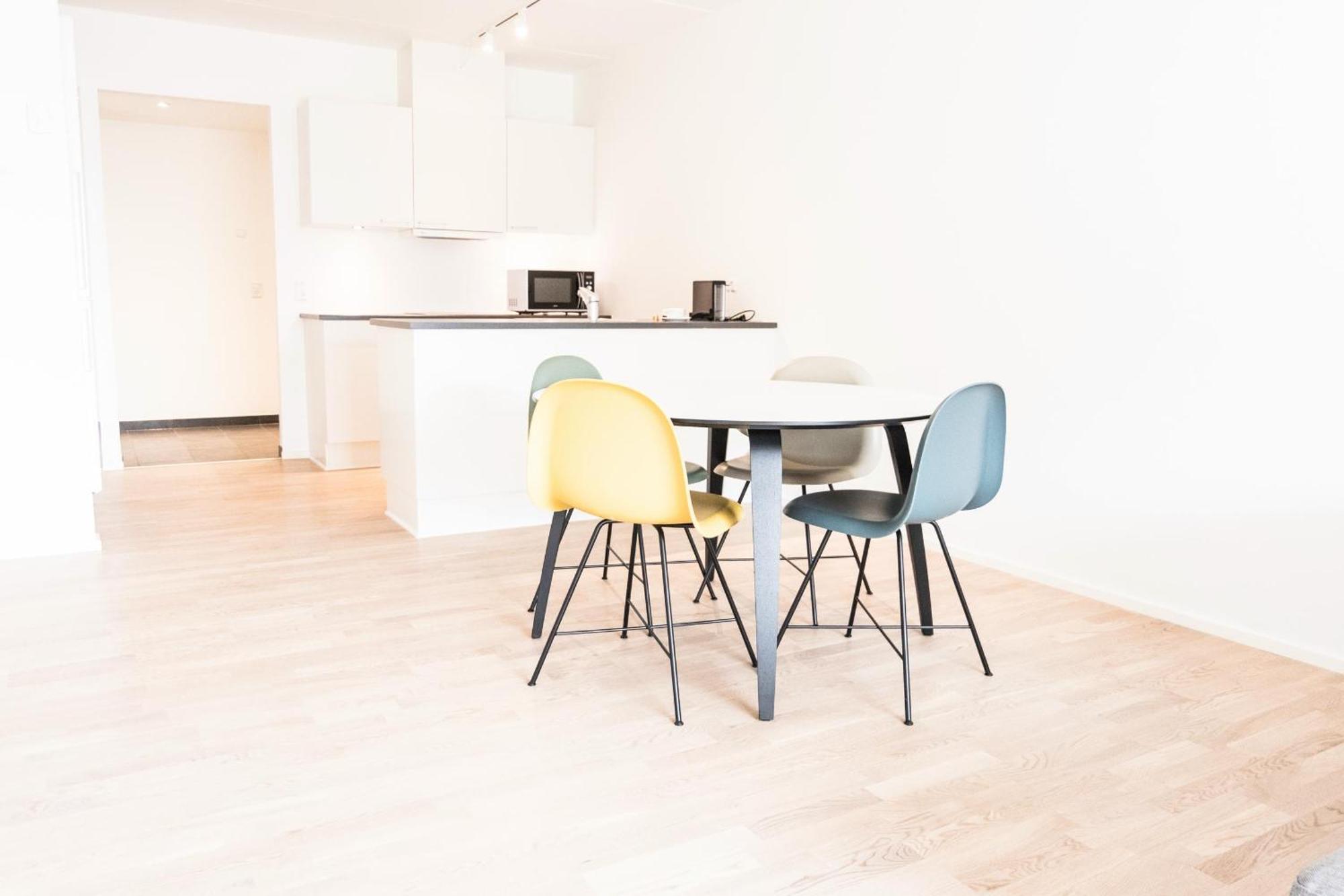 Spacious And Cool 2-bed By The Harbour *
