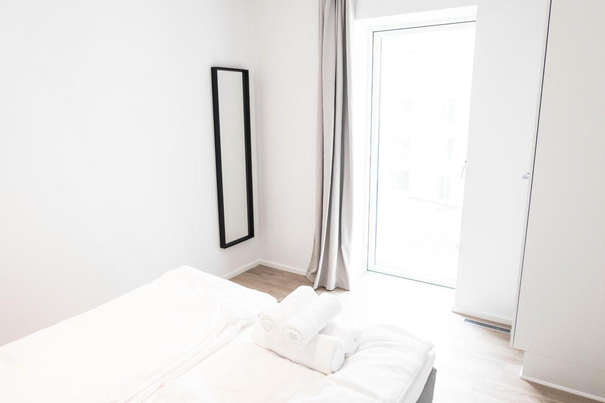 Spacious And Cool 2-bed By The Harbour